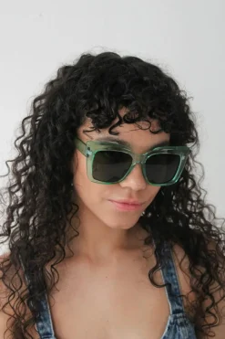 Sunglasses*SVNX Clear plastic frame cat eye style sunglasses Green