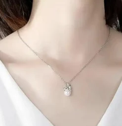 Necklaces*SVNX Diamante Bow Pearl Necklace Silver