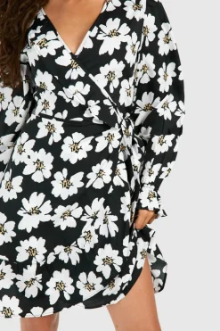 Wrap Dresses*boohoo Floral Frill Wrap Dress black
