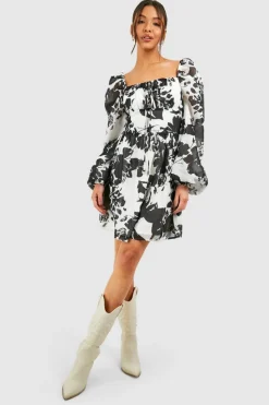 Skater Dresses*boohoo Floral Rouched Bust Mini Milkmaid Dress cream