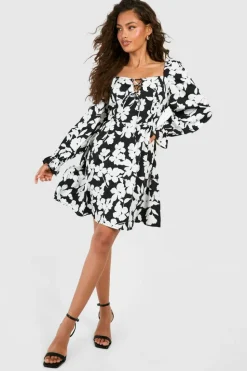 Smock Dresses*boohoo Floral Tie Front Smock Dress black