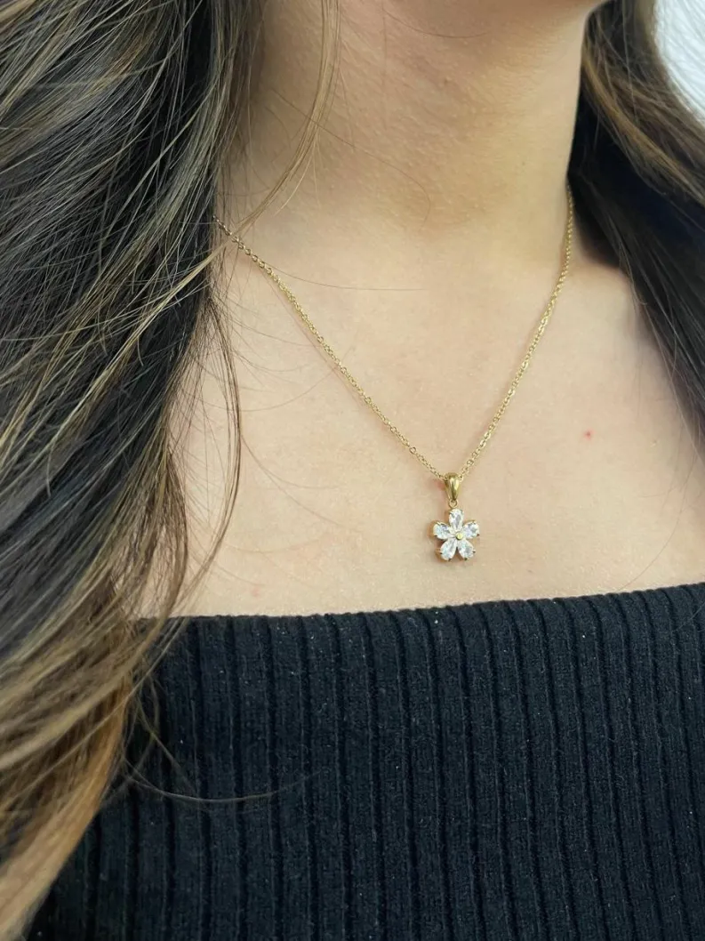Necklaces*SVNX Flower Diamante Necklace in Gold