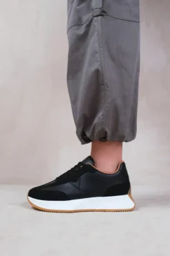 Trainers*Where's That From Metro' Runner Sneakers Trainers Black