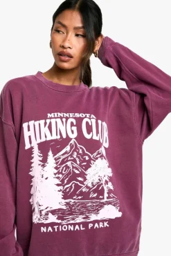 Sweatshirts|Hoodies & Sweatshirts*boohoo Minnesota Hiking Club Slogan Overdyed Oversized Sweatshirt burgundy