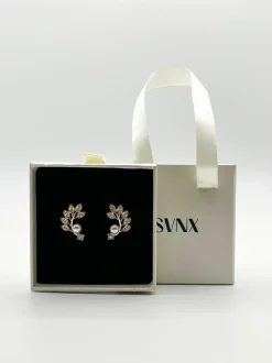 Earrings*SVNX Pearl Leaf Stud Earring in Gold