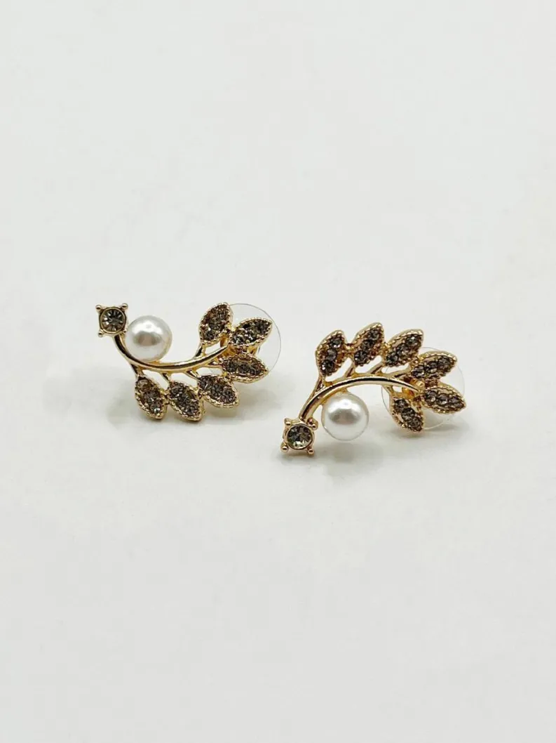 Earrings*SVNX Pearl Leaf Stud Earring in Gold