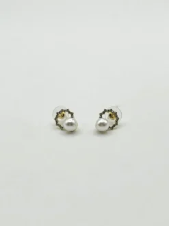 Earrings*SVNX Pearl Stud Earring on Diamante Circular Wreath Gold