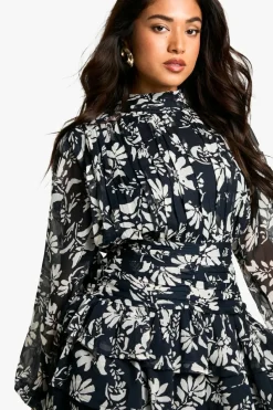 Skater Dresses*boohoo Petite Mono Floral High Neck Skater Dress blackwhite