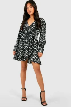 Wrap Dresses|Mini Dresses*boohoo Petite Smudge Print Ruffle Woven Wrap Dress black