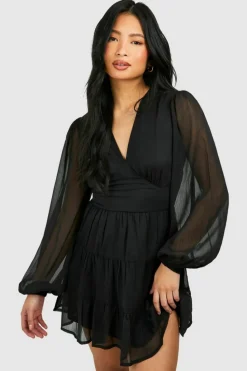 Smock Dresses*boohoo Petite Tiered Crinkle Chiffon Smock Dress black