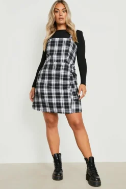 Wrap Dresses*boohoo Plus Check Wrap Pinafore Dress black