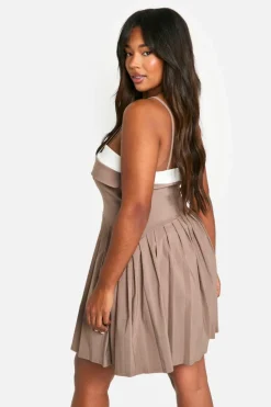 Skater Dresses*boohoo Plus Contrast Pleated Detail Skater Dress mocha