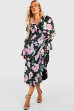 Wrap Dresses*boohoo Plus Floral Ruffle Wrap Dress black