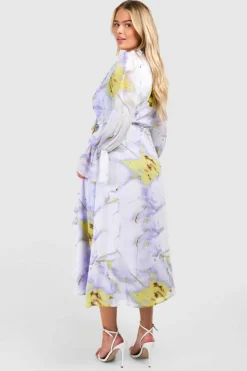 Wrap Dresses*boohoo Plus Floral Ruffle Wrap Dress lilac