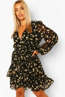 Skater Dresses|Mini Dresses*boohoo Plus Ruffle Hem Floral Mini Dress black
