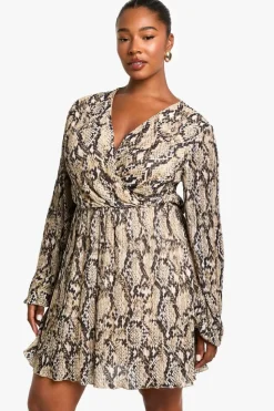 Skater Dresses*boohoo Plus snake Print Plisse Skater Dress grey