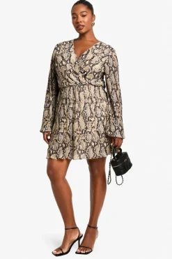 Skater Dresses*boohoo Plus snake Print Plisse Skater Dress grey