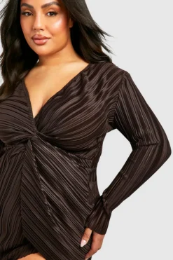 Wrap Dresses*boohoo Plus Wide Plisse Twist Front Wrap Dress chocolate