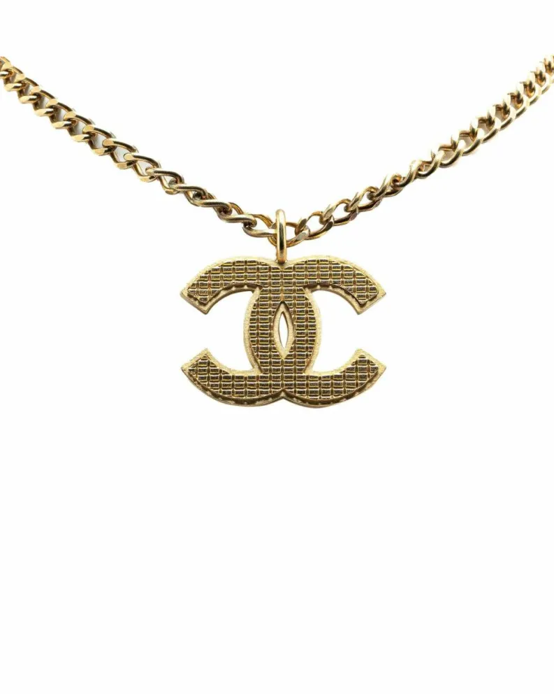 Necklaces*Chanel Preloved Plated Pendant Necklace with Lobster Clasp Closure Gold