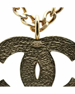 Necklaces*Chanel Preloved Plated Pendant Necklace with Lobster Clasp Closure Gold