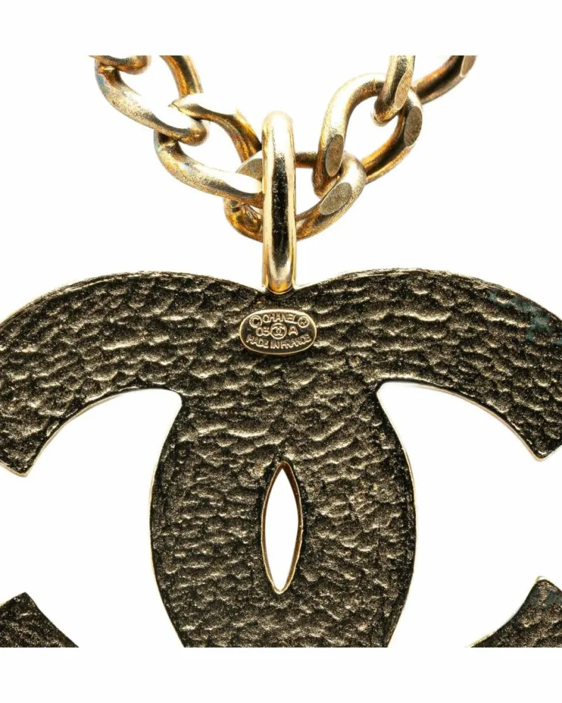 Necklaces*Chanel Preloved Plated Pendant Necklace with Lobster Clasp Closure Gold