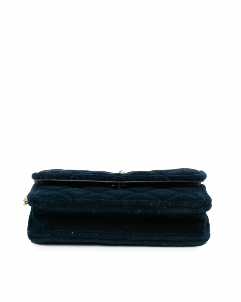 Clutch Bags*Chanel Preloved Mini Velvet Pearl Crush Clutch With Chain Blue