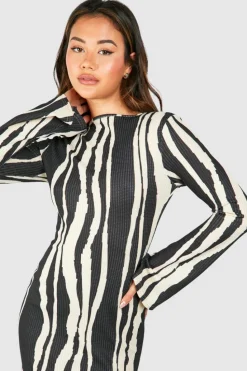 Bodycon Dresses|Maxi Dresses*boohoo Printed Textured Flare Sleeve Maxi Dress black