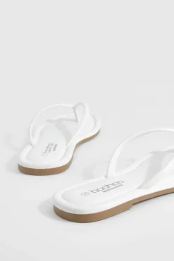 Sandals*boohoo PU Square Toe Flip Flops white