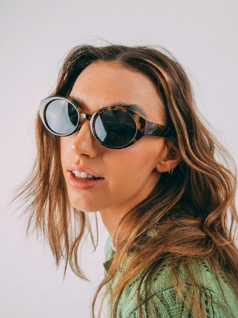 Sunglasses*SVNX Retro Plastic Oval Frame Sunglasses Brown