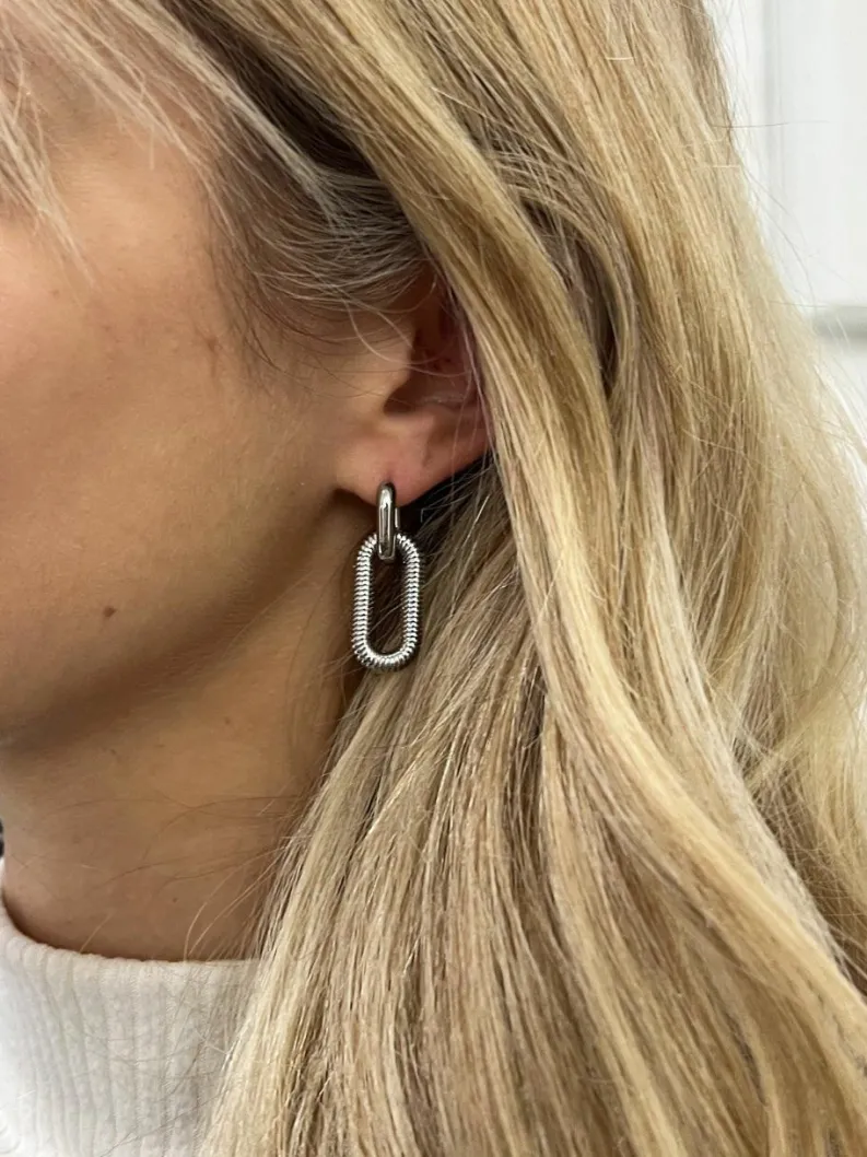 Earrings*SVNX Ribbed Oval Hoop Earrings in Silver