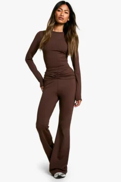 Long Sleeve Tops*boohoo Sculpting Slinky Crew Neck Long Sleeve Top chocolate