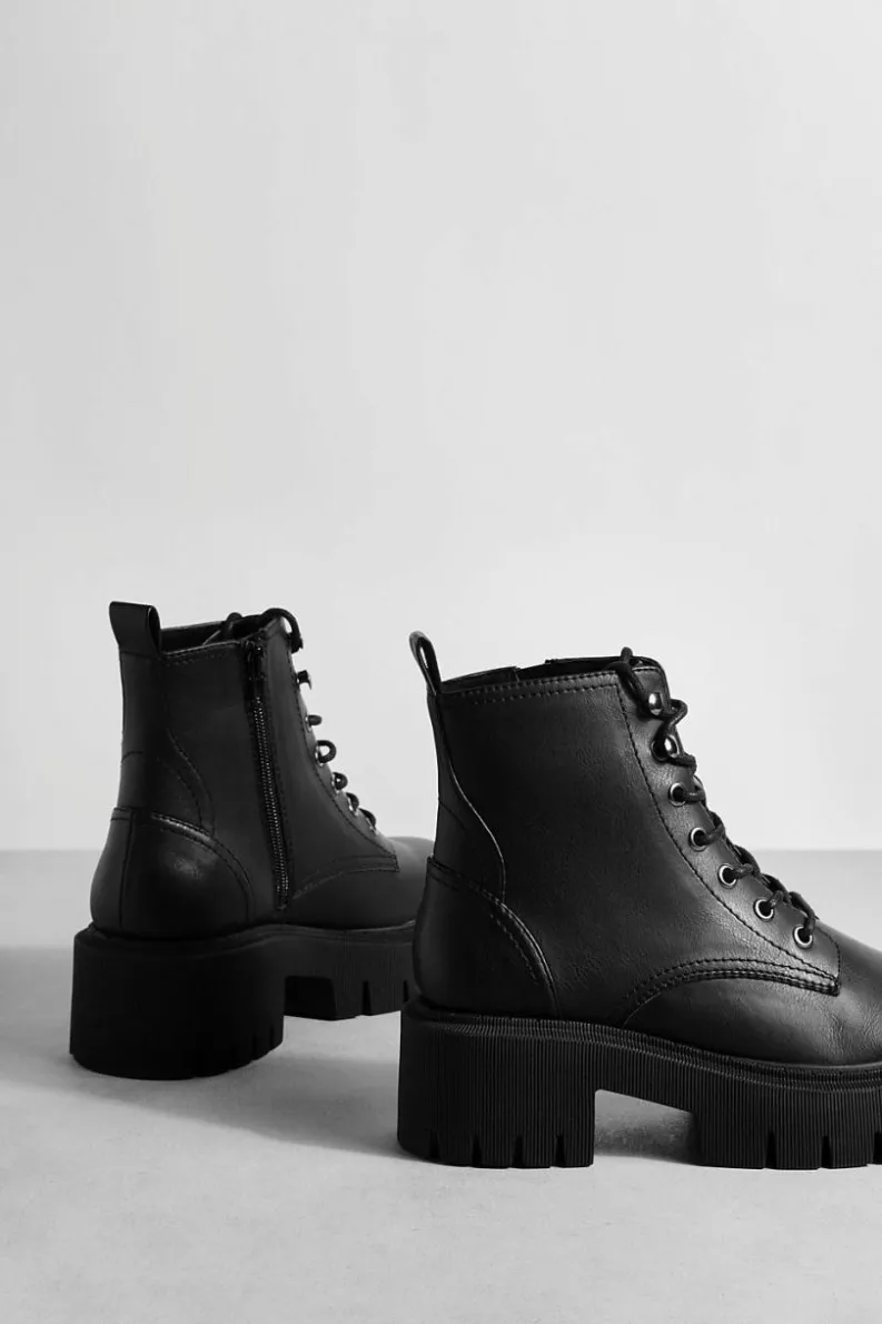 Chunky Boots|Biker Boots*boohoo Tab Detail Chunky Lace Up Hiker Boots black