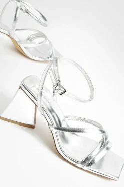 Heels*boohoo Wide Fit Flared Heel Crossover Sandals silver